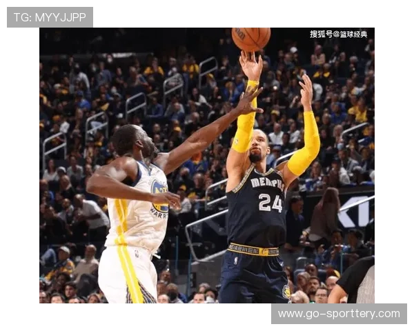 狄龙外线三分开火，太阳拉开比分取完胜